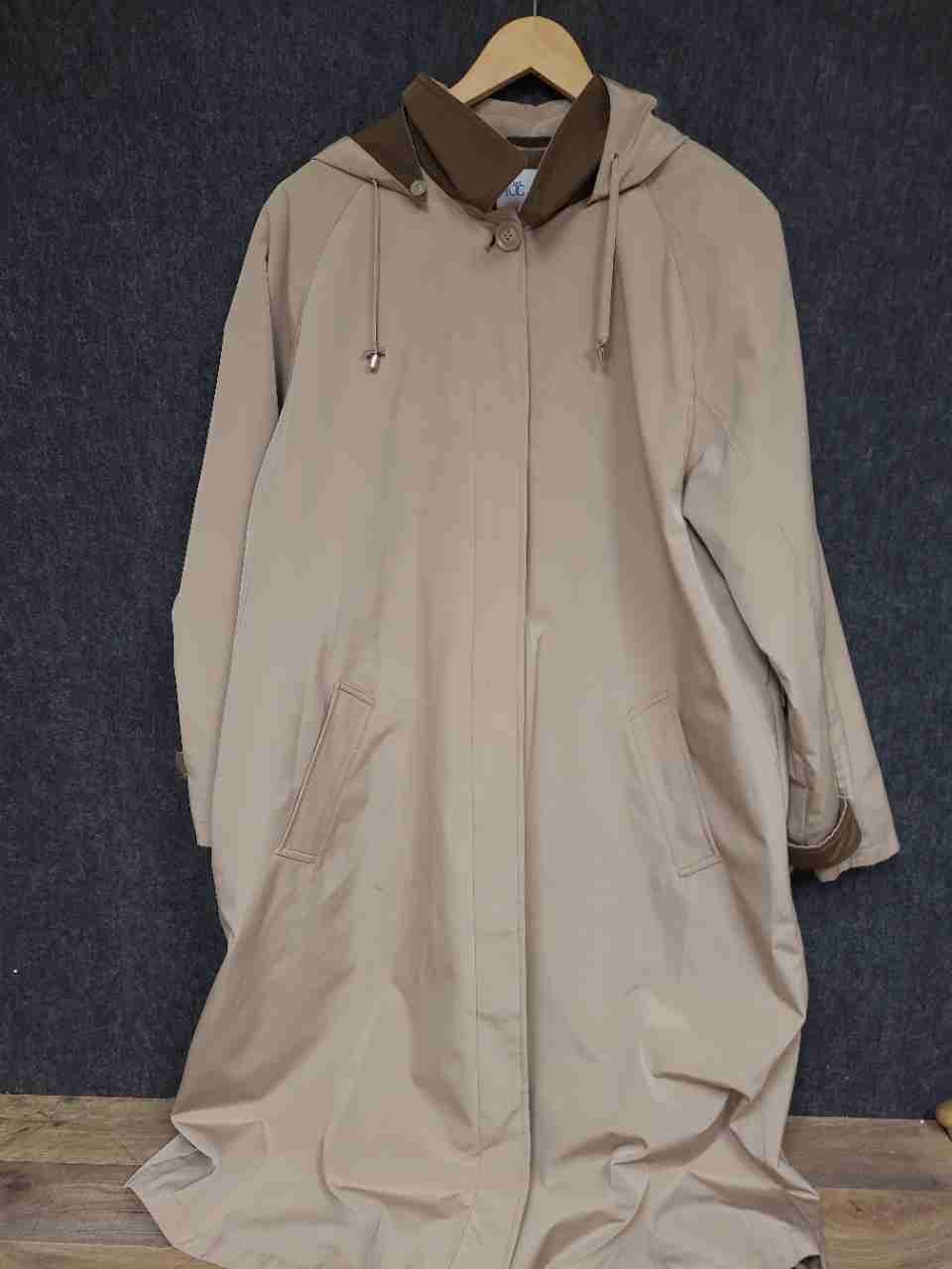 The Tog Shop Women's Tan Beige Hooded Raincoat Zip Off Liner Vintage 90s Sz XL