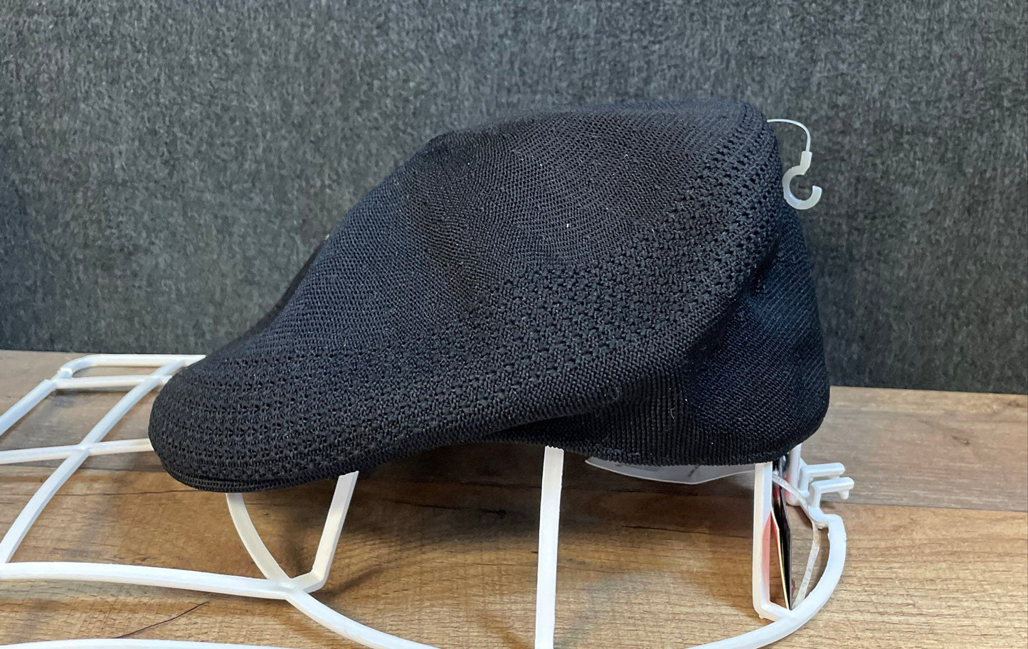 Kangol Tropic 504 Ventair Ivy Cap Black Small NWT