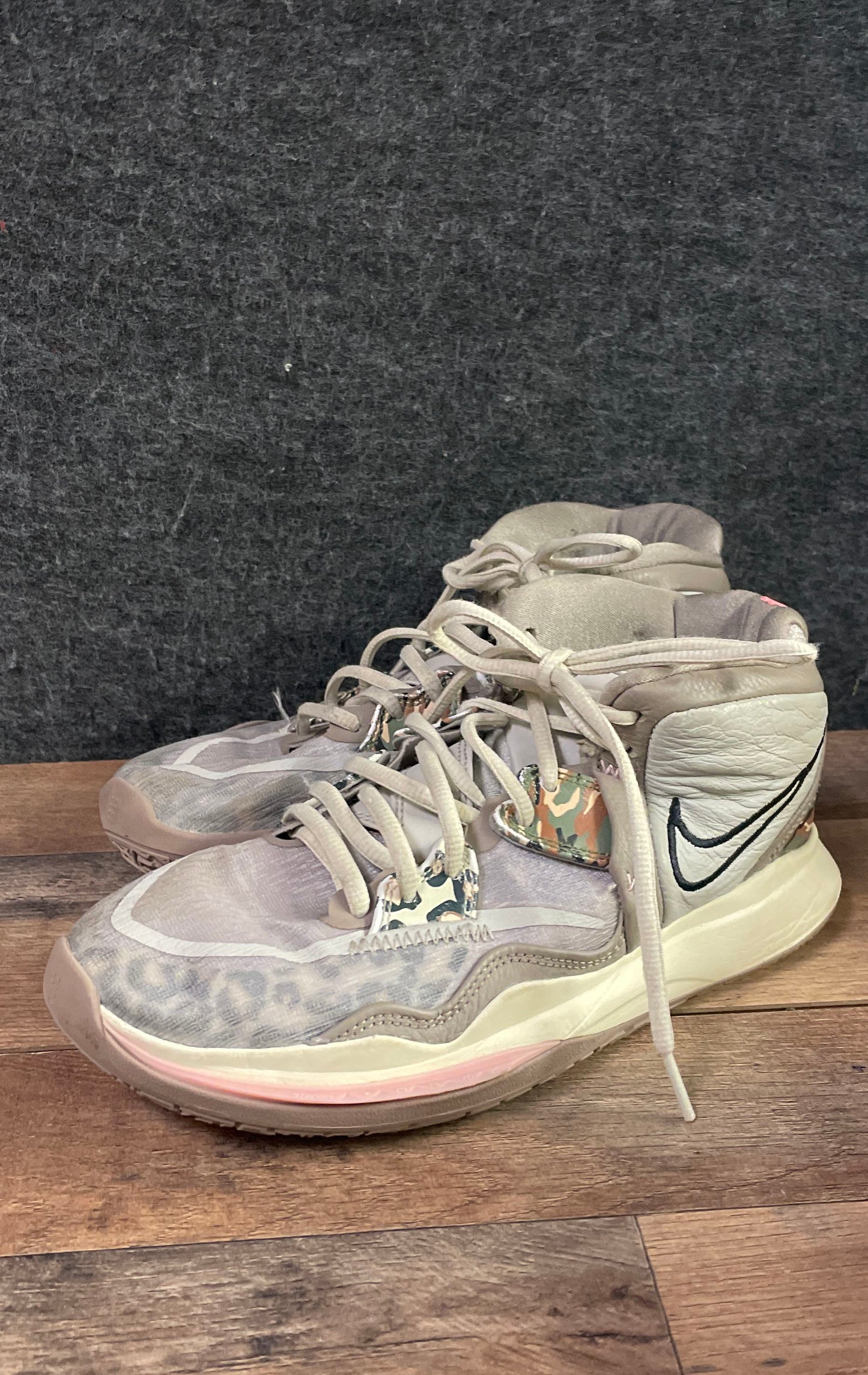 Nike Kyrie Infinity Camo Animal Print Grey Pink Basketball Shoes Size 7.5