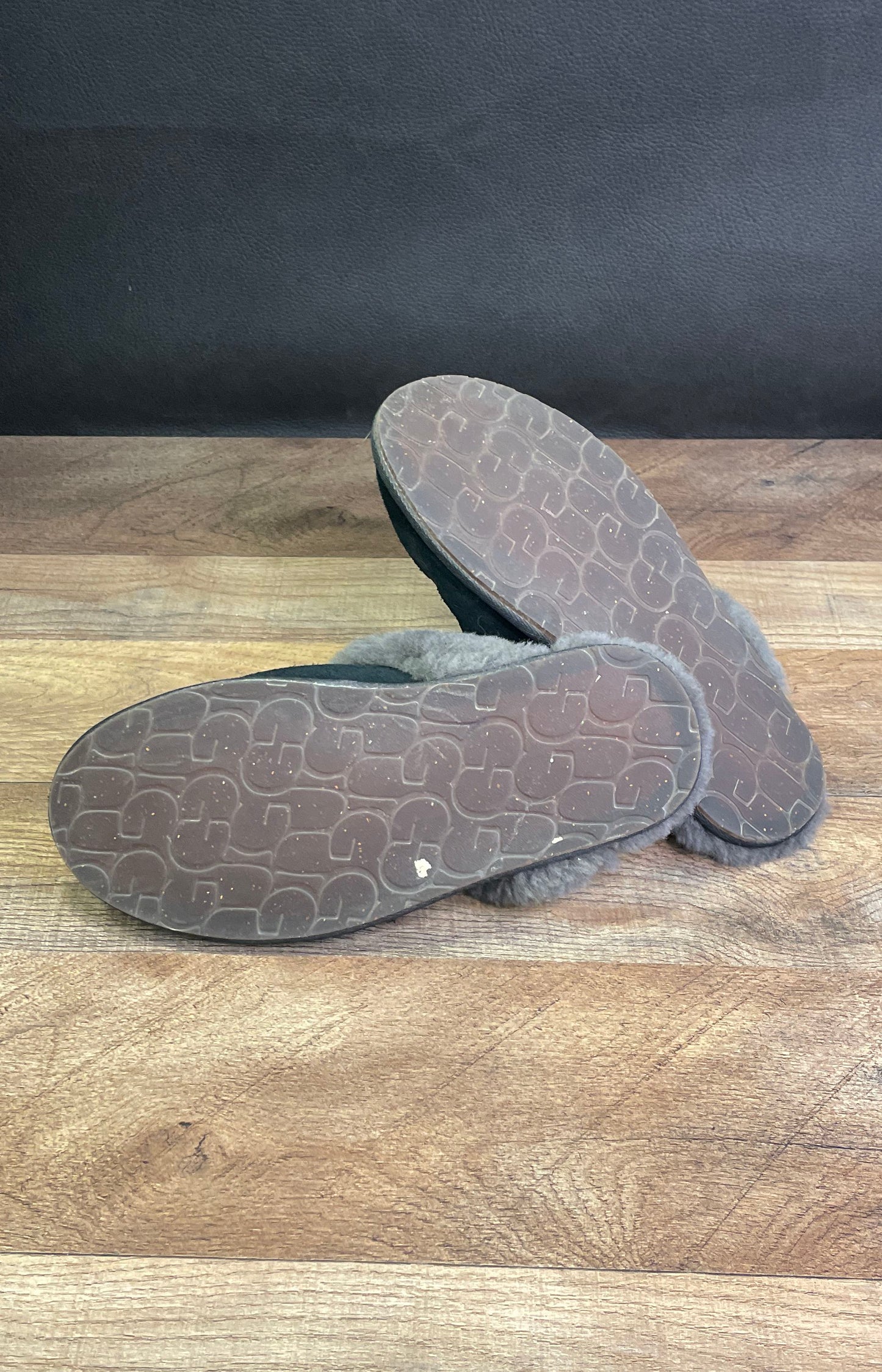 UGG Scuffette II Black Suede Grey Sheepskin Fur Slippers Women's Size 7