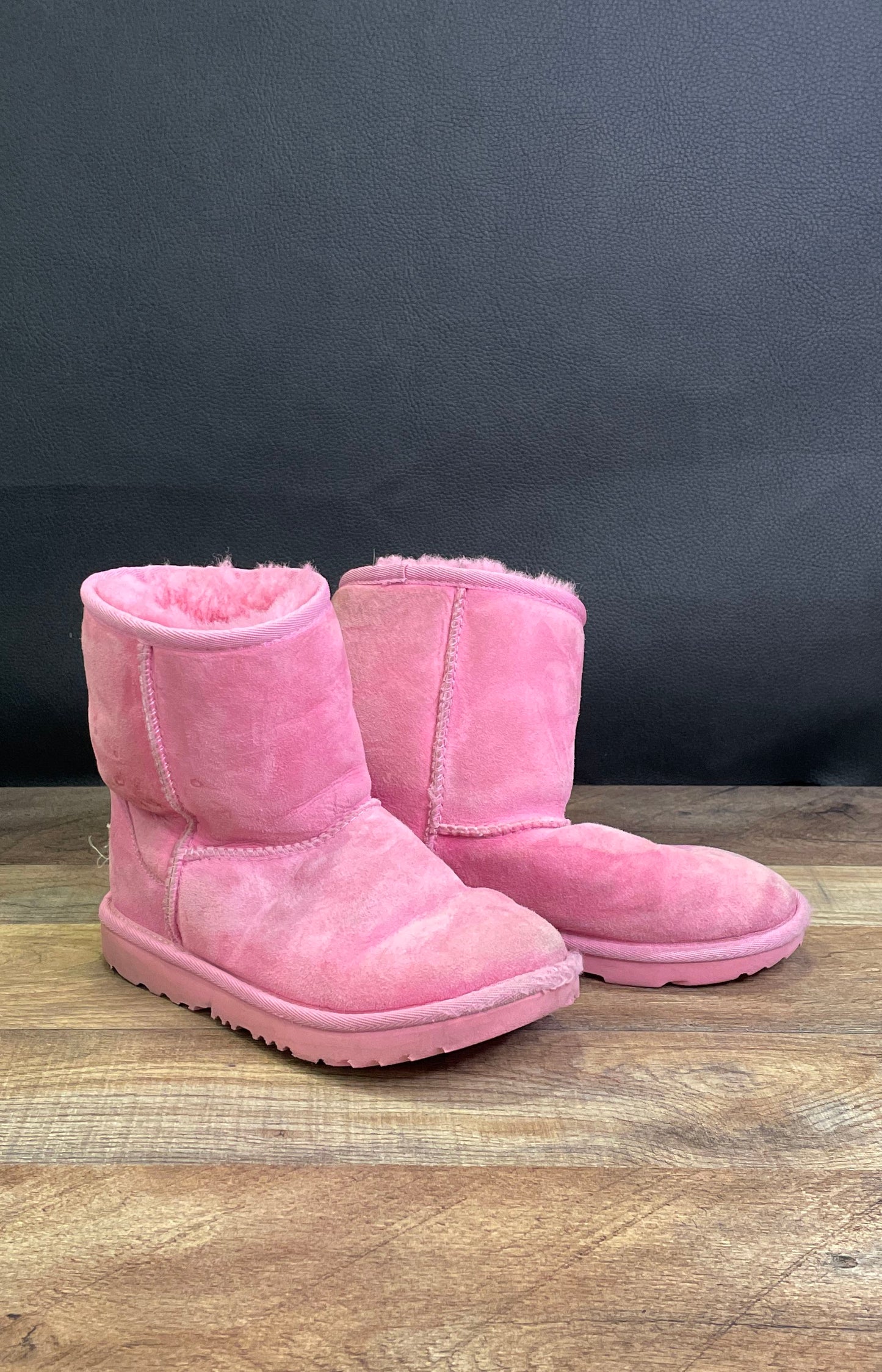 UGG Classic II Kids Pink Suede Sheepskin Fur Lined Winter Boots Size 2