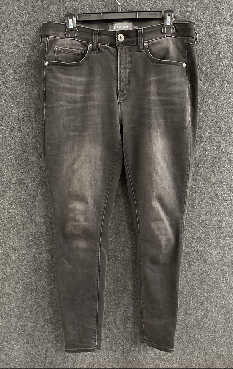 Torrid Women's Premium Sky High Skinny Jeans Black Faded Wash Sz 12R