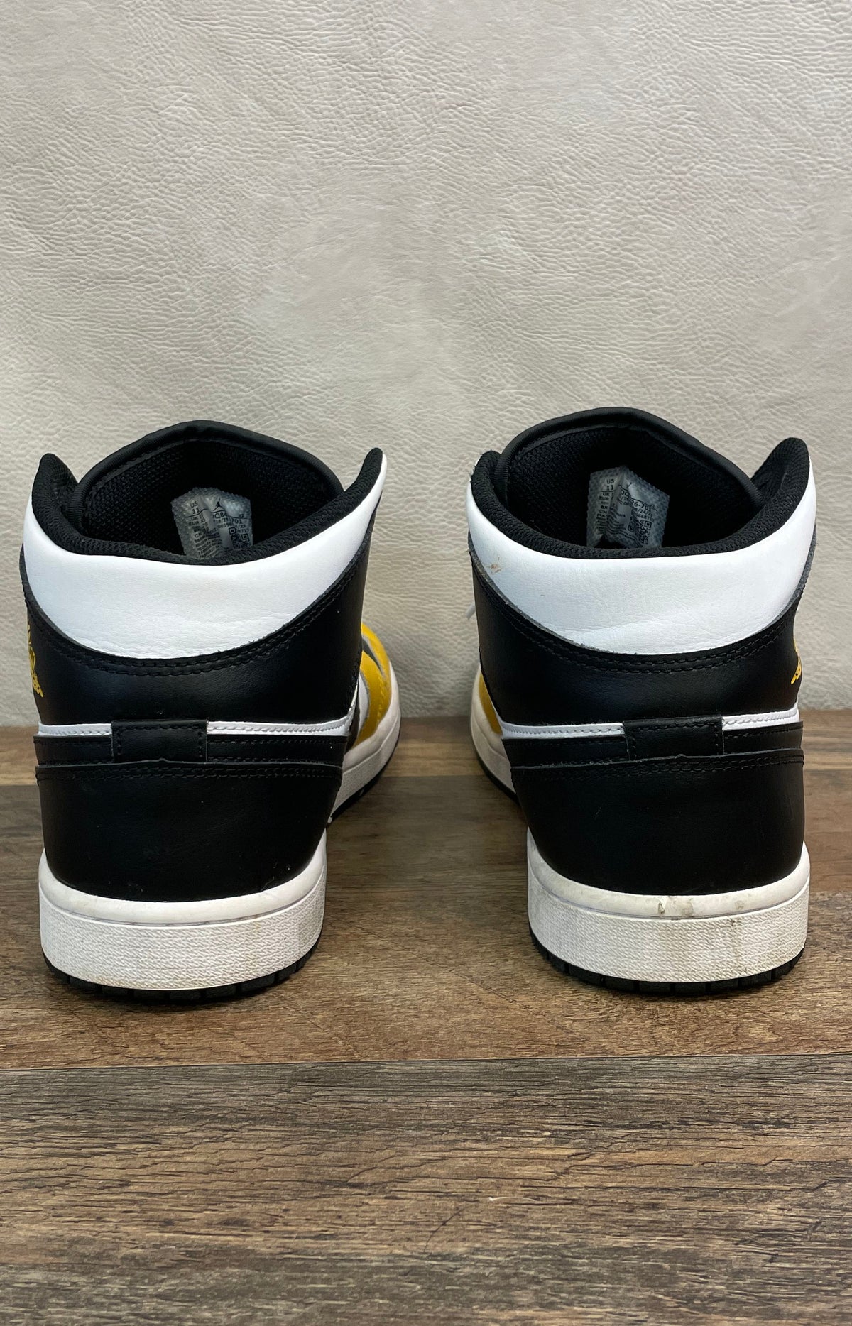 Nike Air Jordan 1 Mid Yellow Ochre Black White Size 11 DQ8426-701