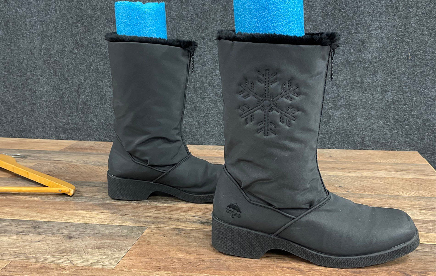 Totes Staride Black Mid-Calf Winter Snow Boots Women's Size 8M
