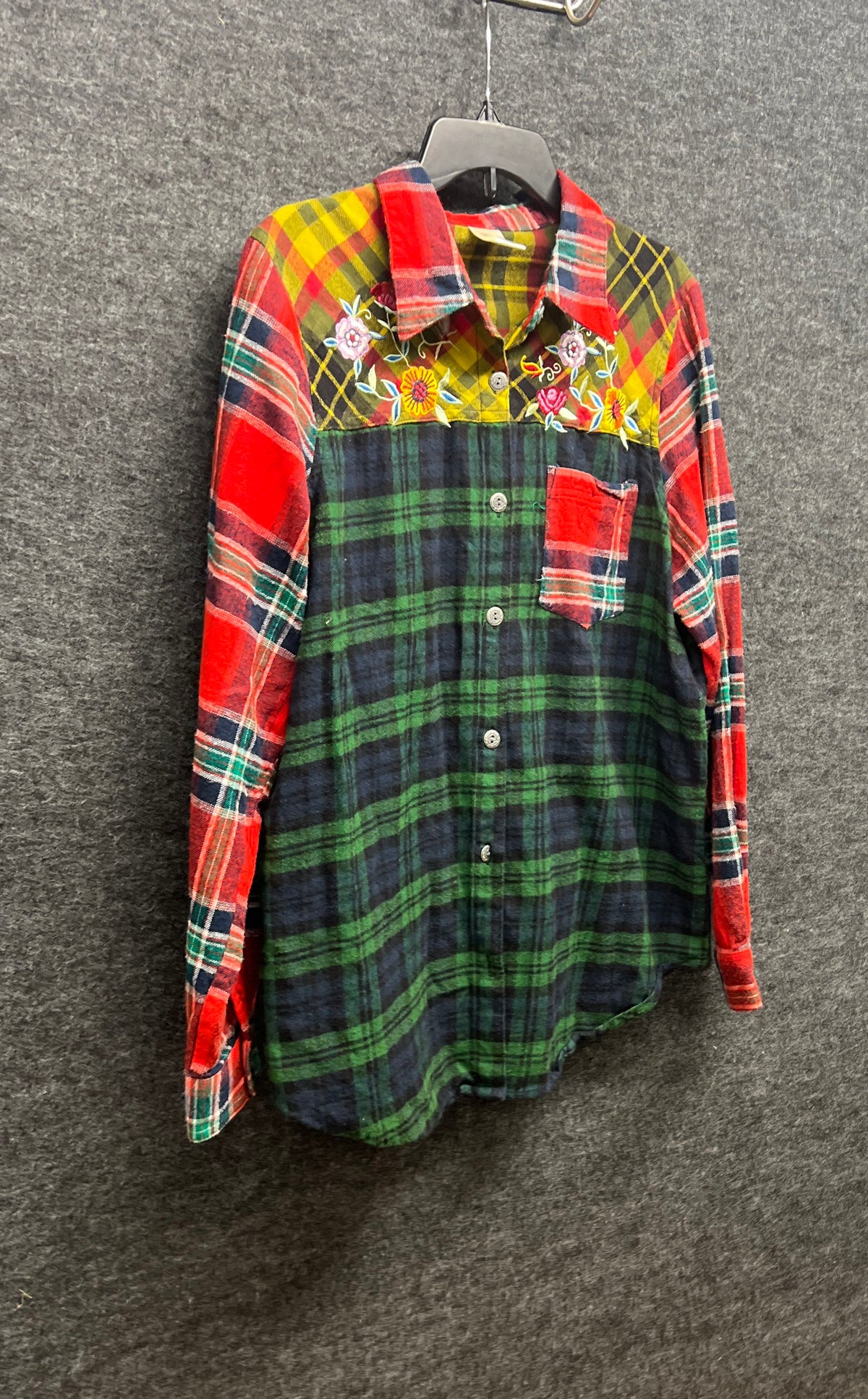 Blair Women's Patchwork Plaid Floral Embroidered Flannel Button Down Shirt Sz L