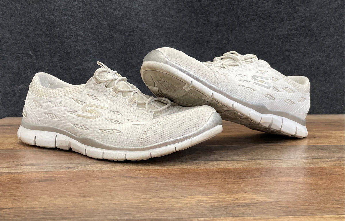 Skechers Wide Fit Memory Foam White Silver Walking Shoes Women's Size 8.5