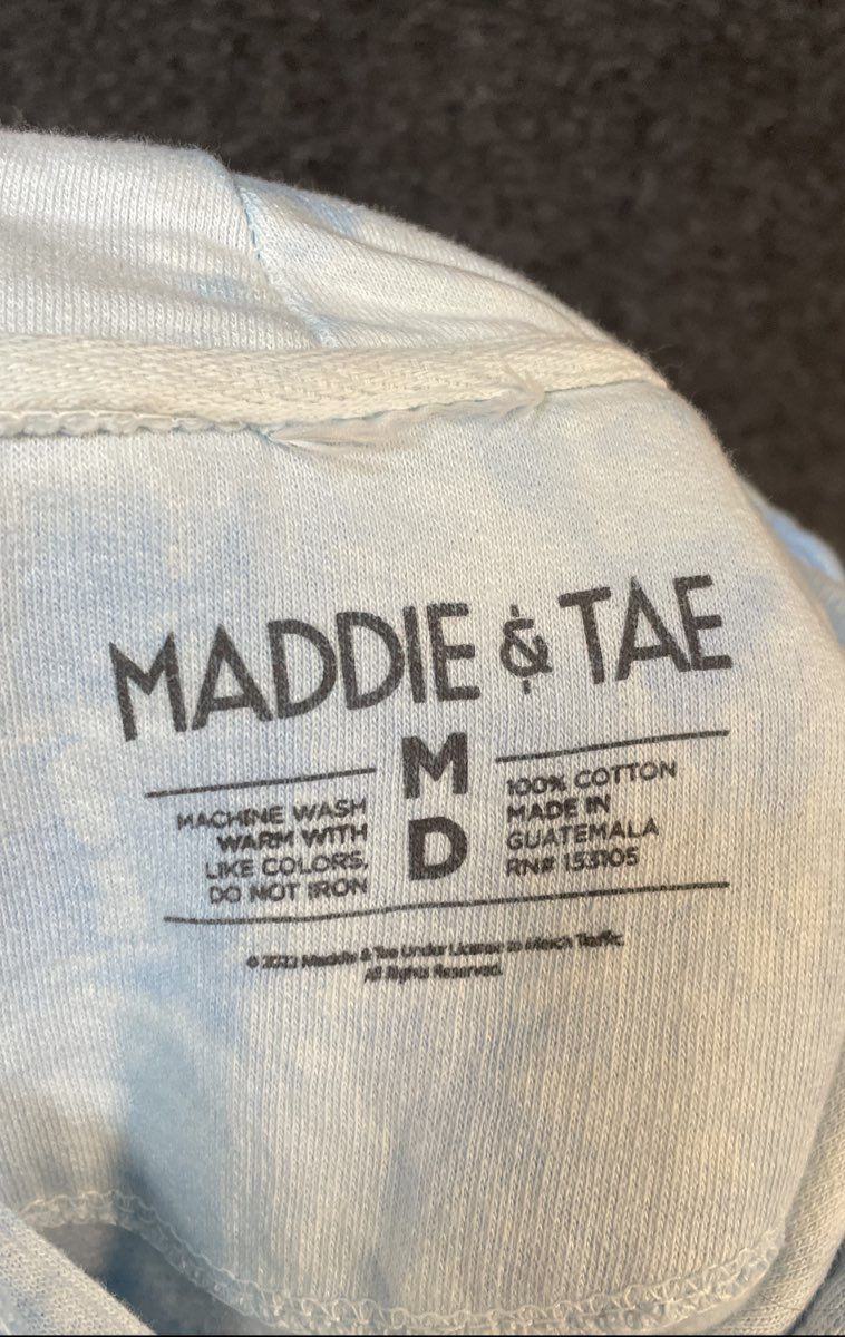Maddie & Tae Women's Blue Tie Dye Madness Tour Pullover Hoodie Sz M