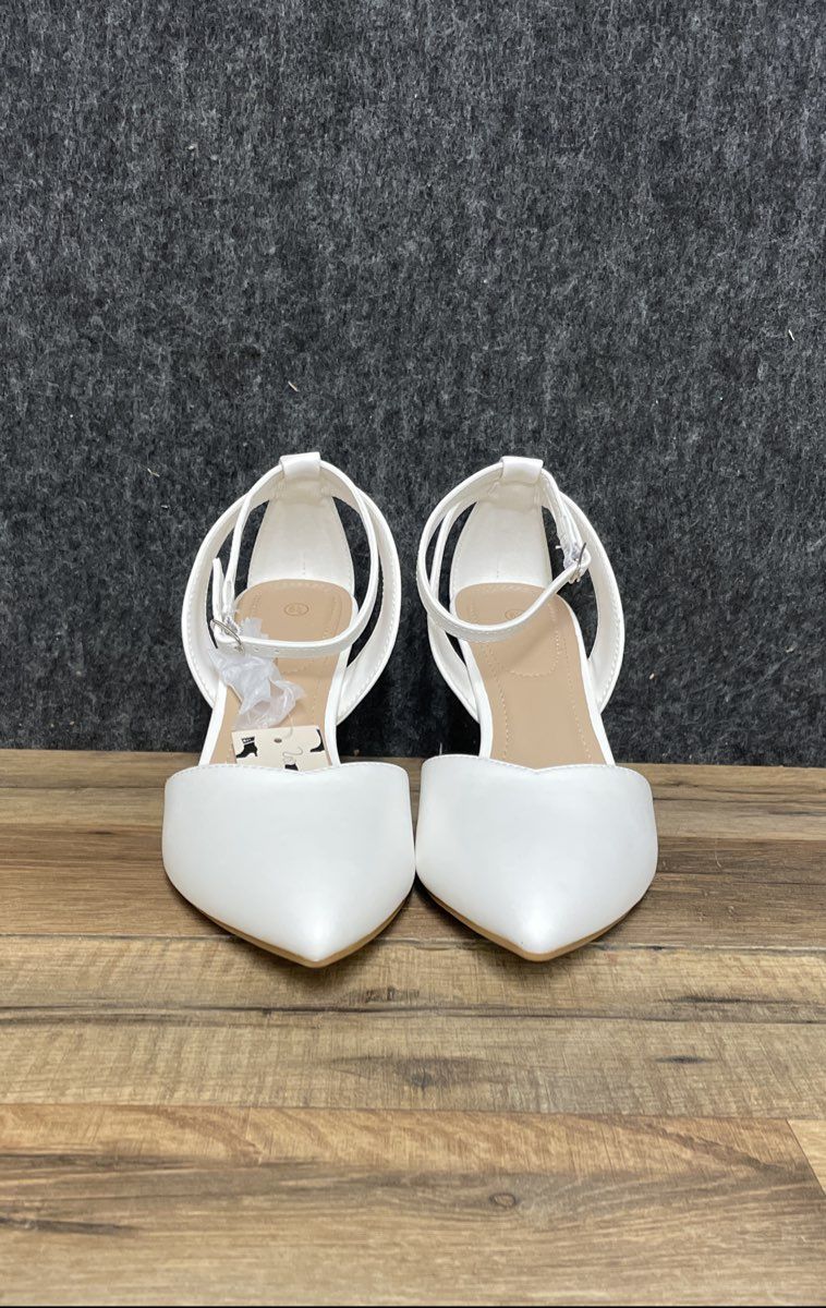 Mysoft White Pointed Toe Ankle Strap Heels Pumps Women's Size 6.5 New in Box