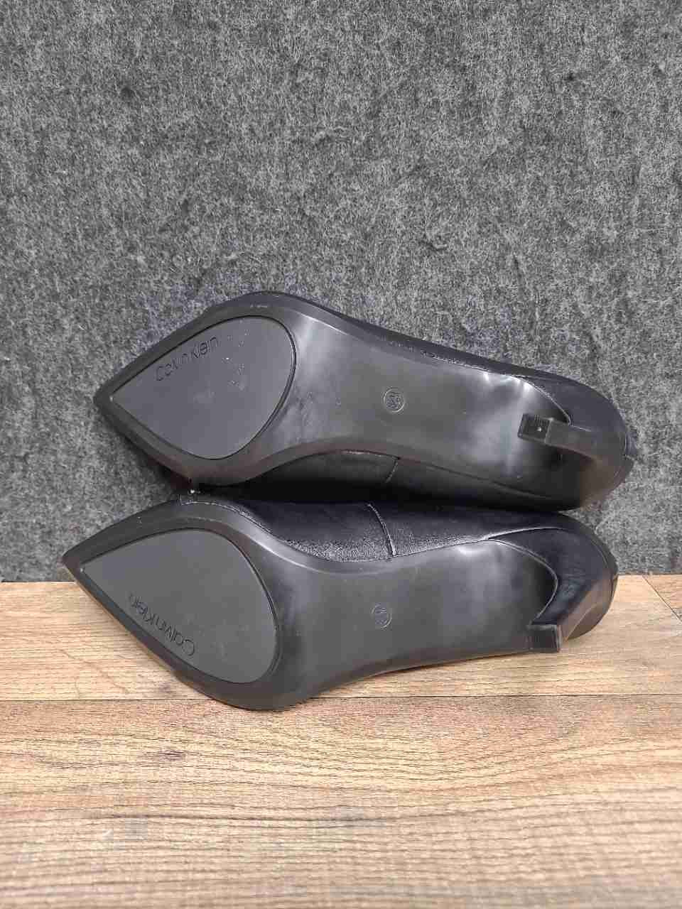 Calvin Klein Black Pointed Toe Chain Detail Pump Heels Women's Size 8.5M