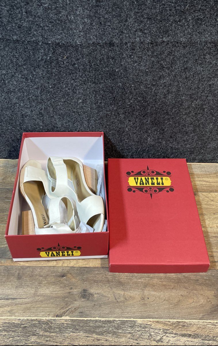 Vaneli White Leather T-Strap Open Toe Block Heel Sandals Women's Size 7.5 N