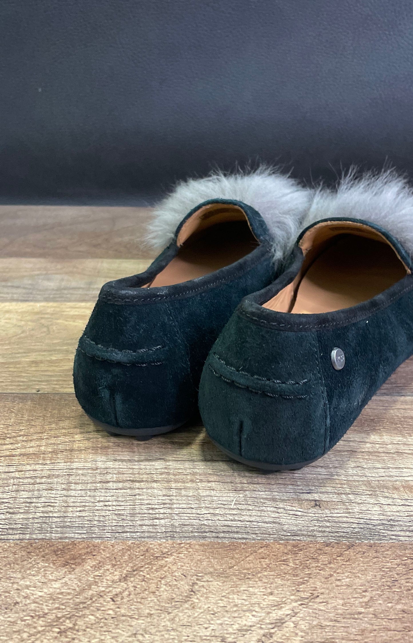 Ugg Lane Black Suede Grey Sheepskin Pom-Puff Slippers Loafers Women's Size 6