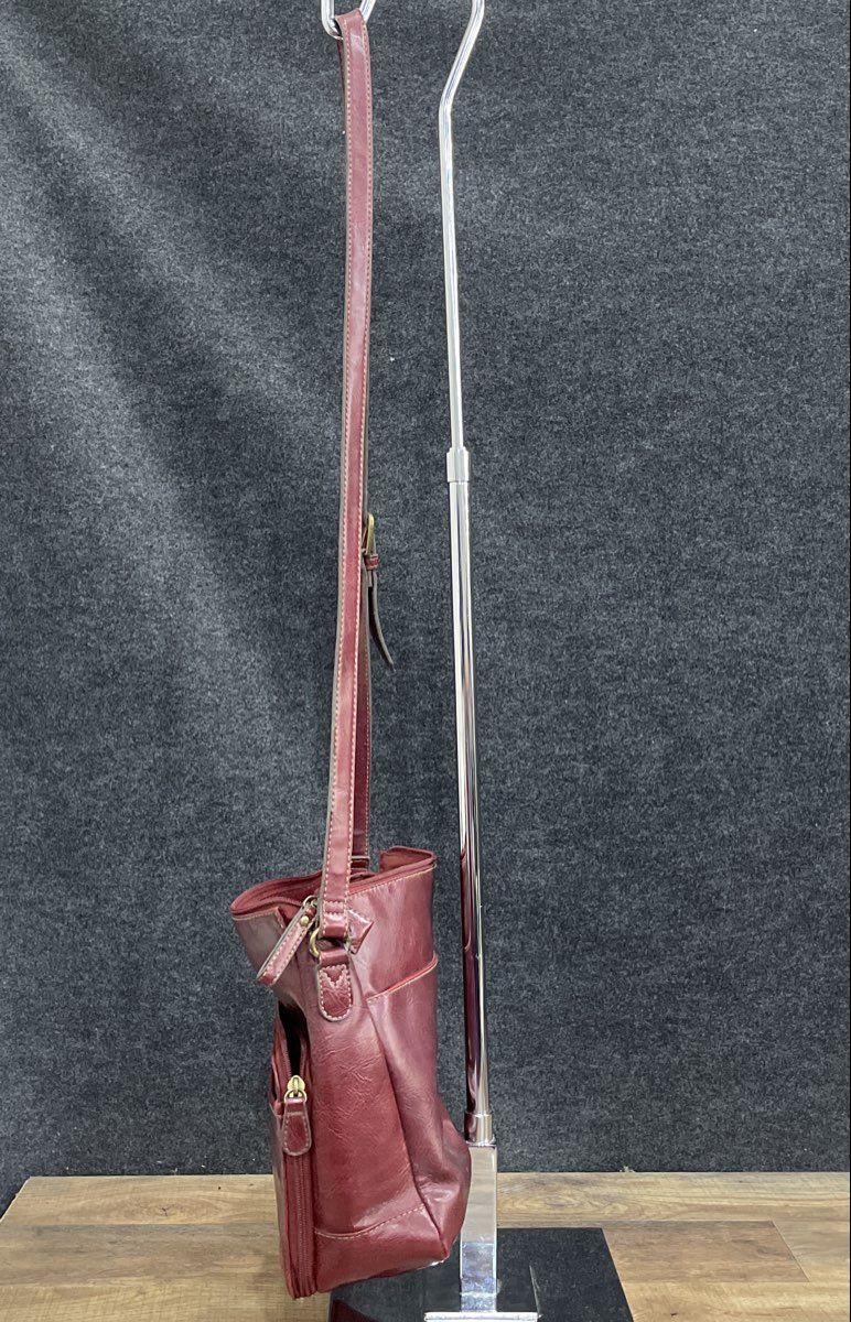 Relic Red Leather Crossbody Shoulder Bag Brass Hardware Adjustable Strap
