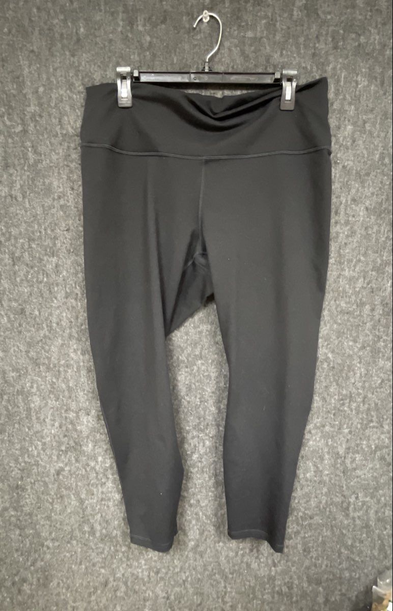 Fabletics Women's PowerHold High Waist Black Capri Leggings Size M