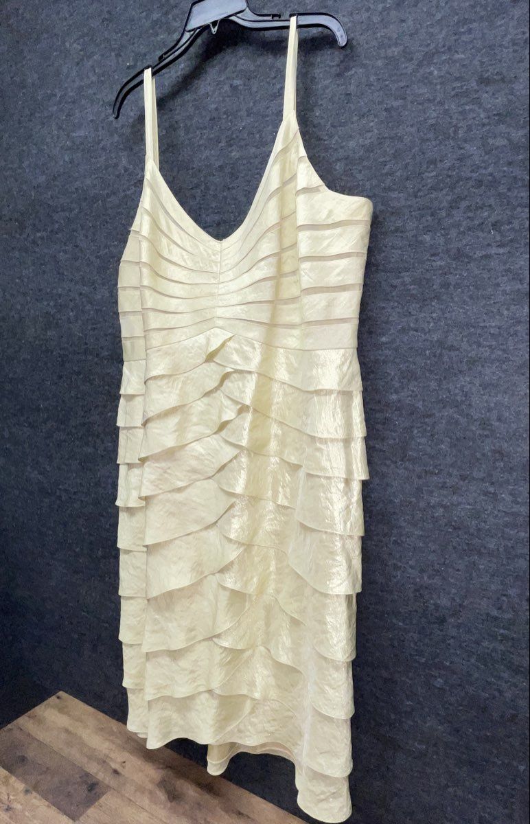 Adrianna Papell Women's Pale Yellow Tiered Ruffle Shimmer Cocktail Dress Sz 22W