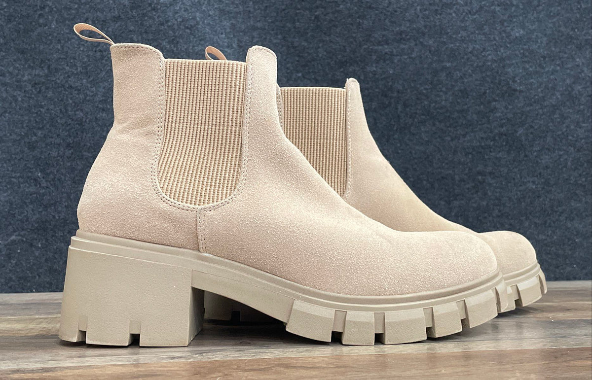 Athlefit Tan Faux Suede Platform Lug Sole Chelsea Boots Size 9.5
