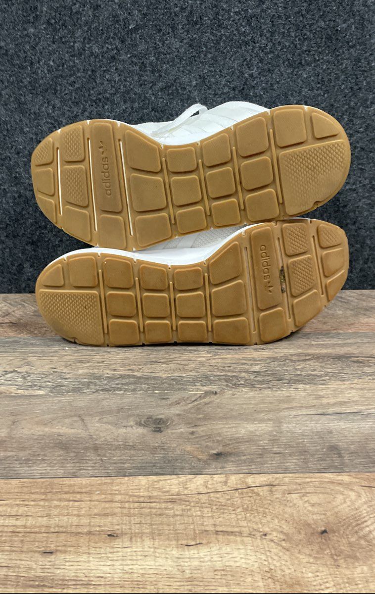 Adidas Swift Run White Gum Running Sneakers Men's Size 10.5 F35266