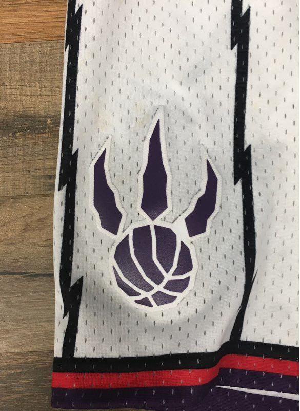 Mitchell & Ness Men's Toronto Raptors Hardwood Classics Swingman Shorts White M