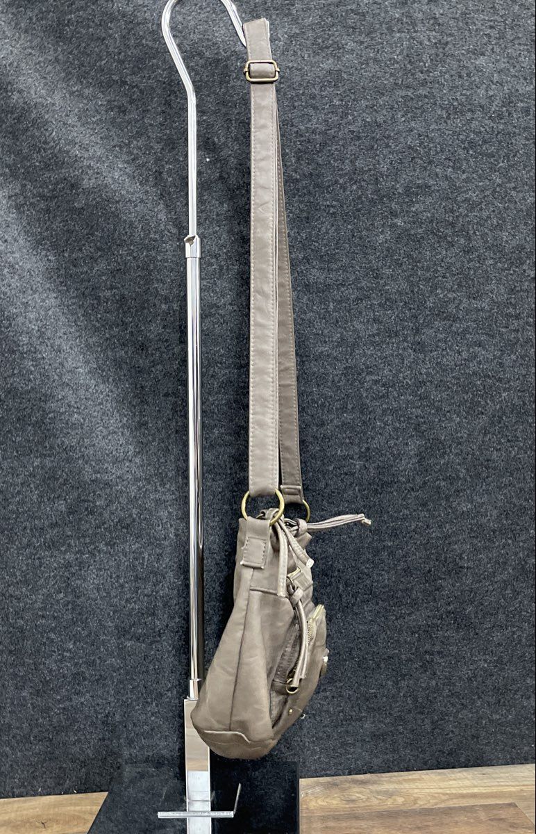 Stone Mountain Grey Leather Multi-Pocket Crossbody Shoulder Bag