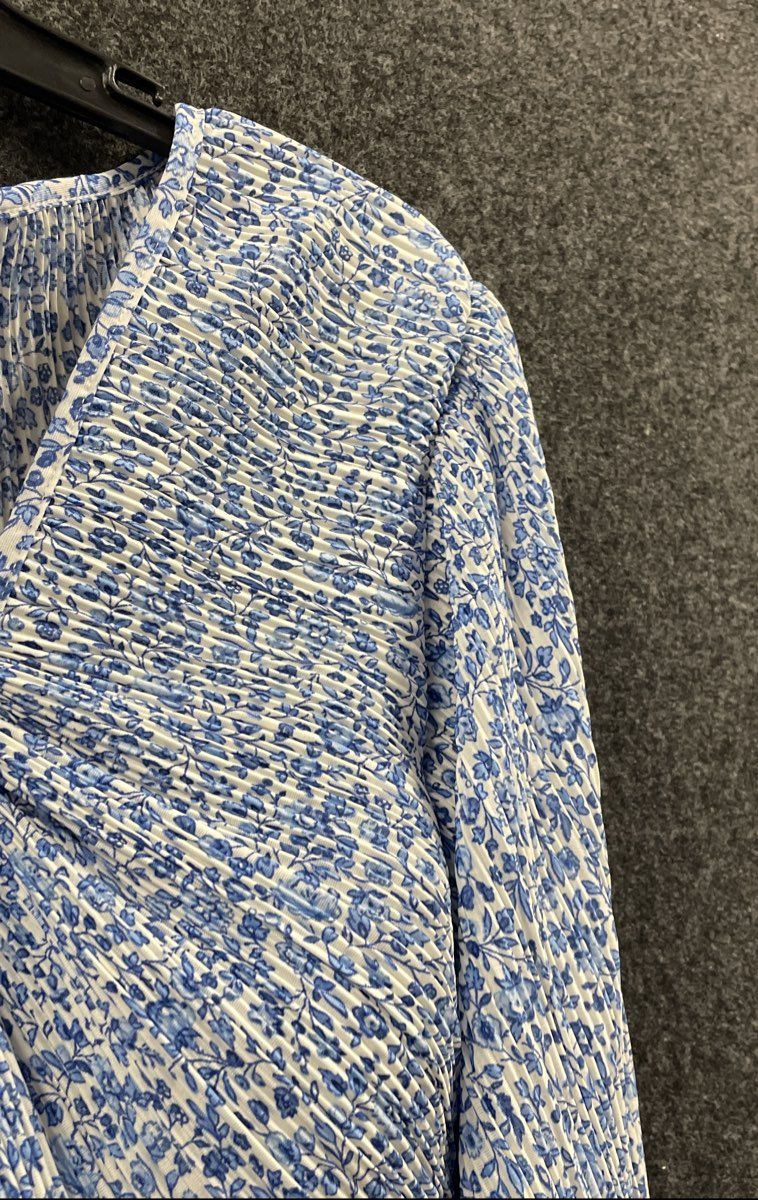 H&M Women's Blue White Floral Plisse Pleated Long Sleeve V-Neck Dress NWT Sz L