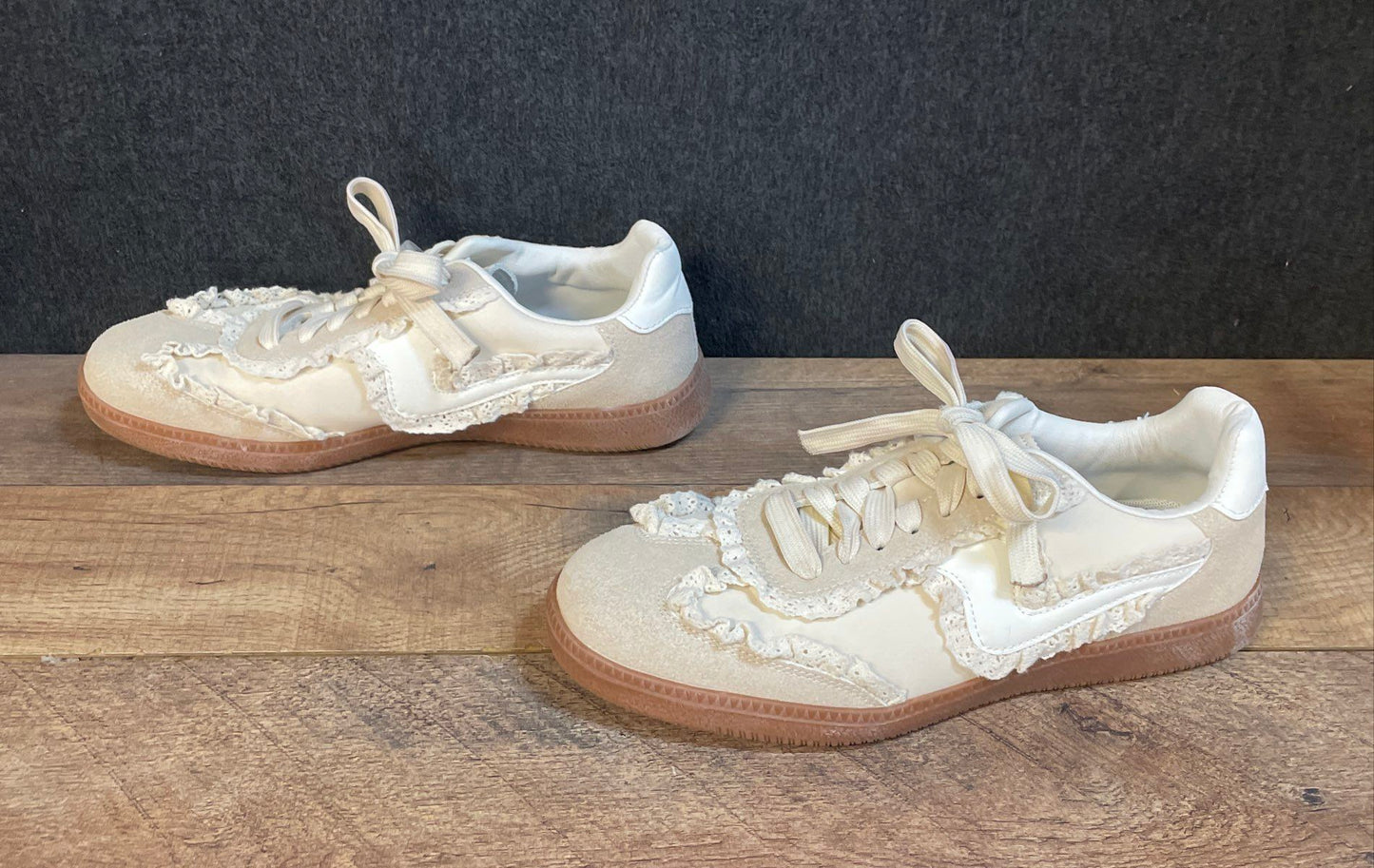 Tigeridea Tan Lace Edged Ruffle Low Top Gum Sole Sneakers Women's Size 8