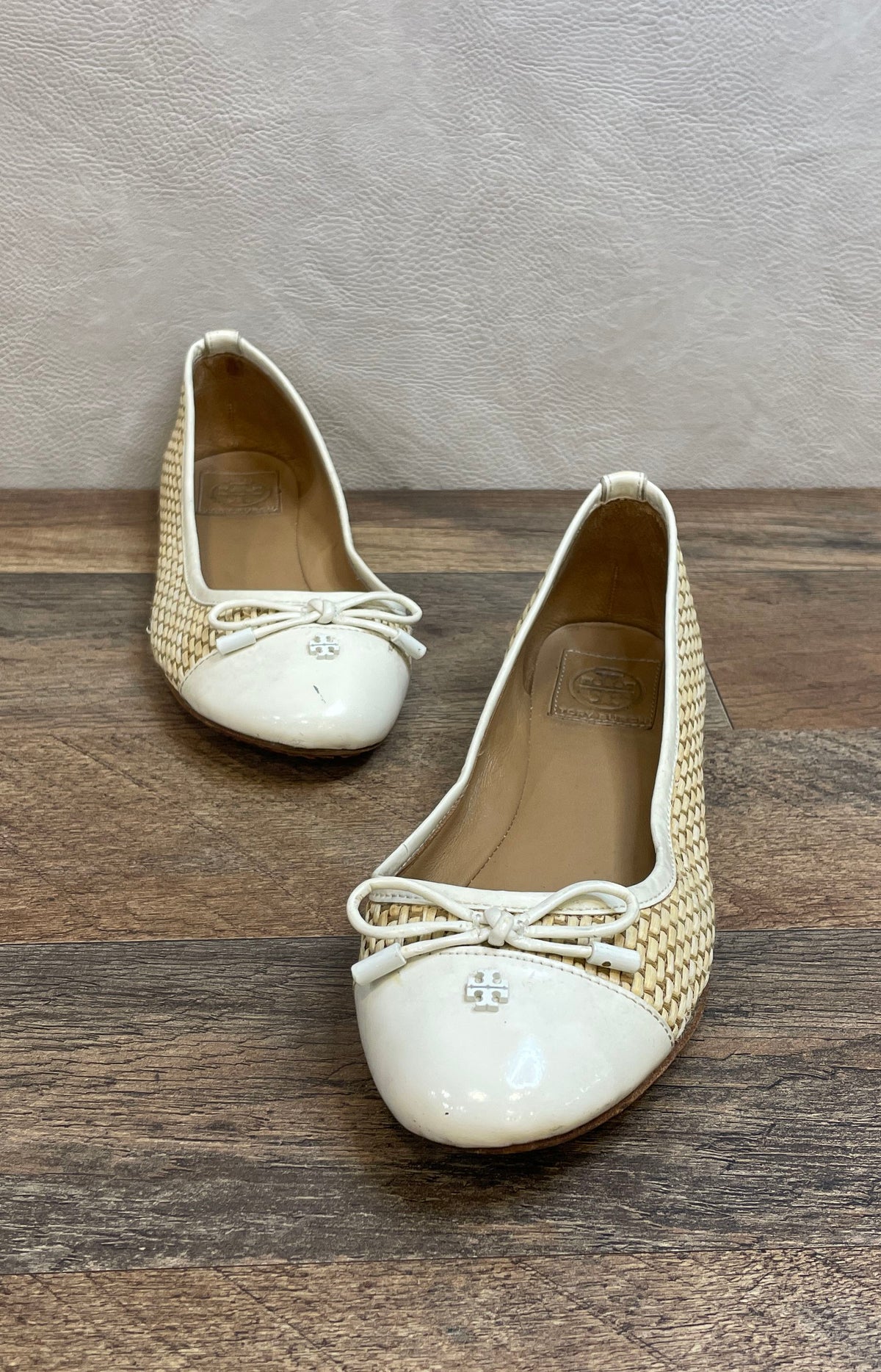 Tory Burch Woven Raffia Patent Leather Bow Ballet Flats Cream Natural Size 6.5