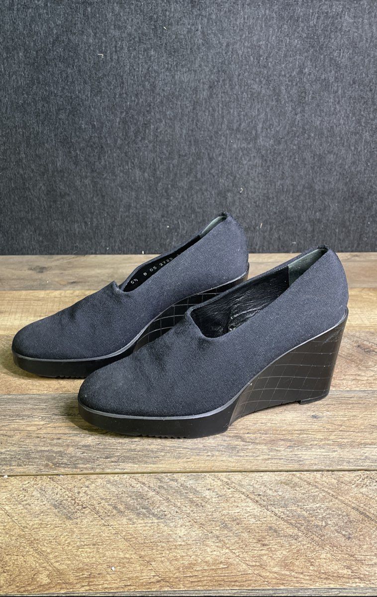 Vintage Robert Clergerie Black Stretch Fabric Wedge Pump Heels France Size 5.5