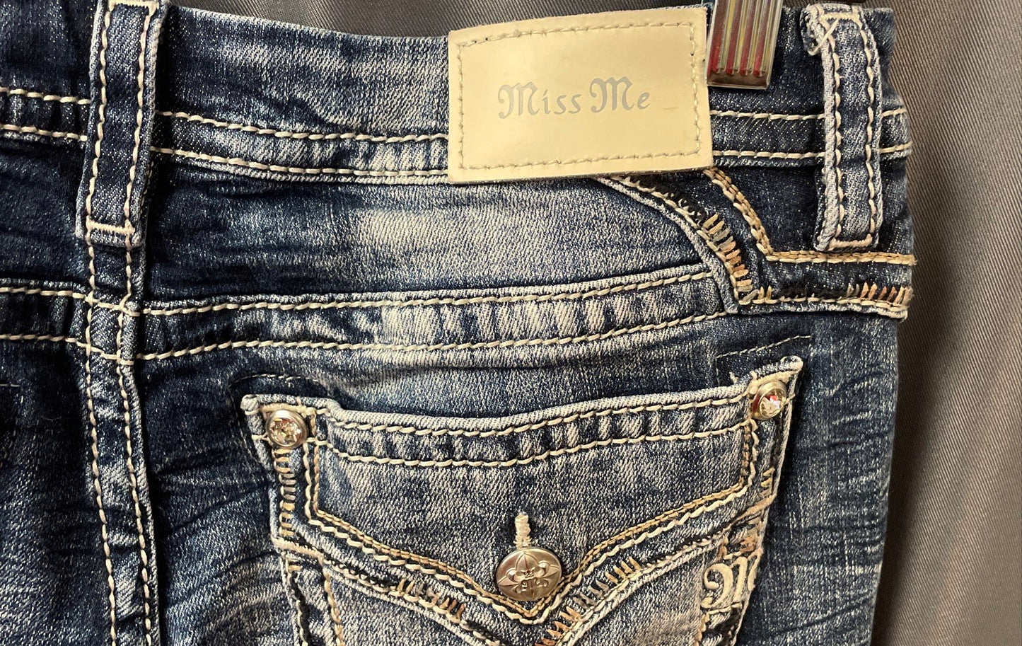 Miss Me Women's Blue Curvy Boot Cut Embellished Flap Pocket Jeans Sz 31x34