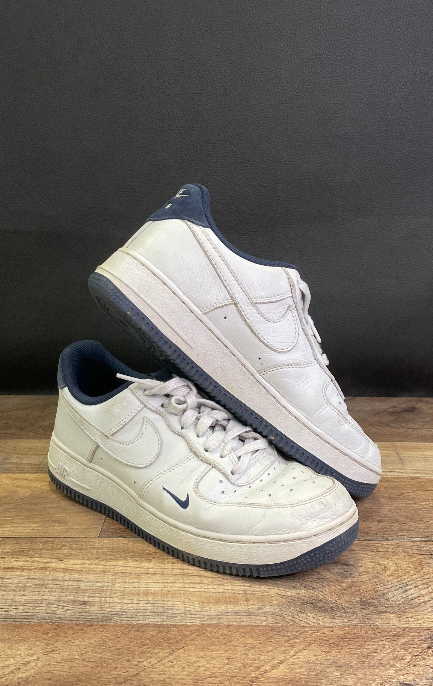 Nike Air Force 1 Low White Navy Blue Mini Swoosh Sneakers Men's Size 7.5