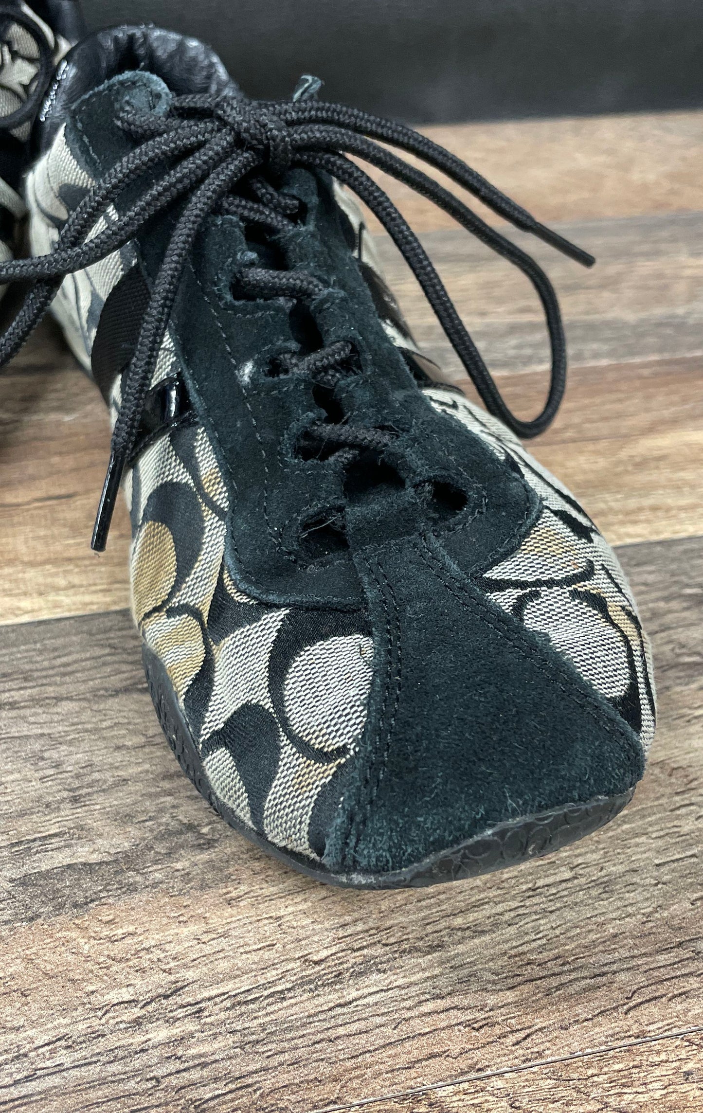 Coach Katelyn Signature C Logo Black Suede Fashion Sneakers Size 9