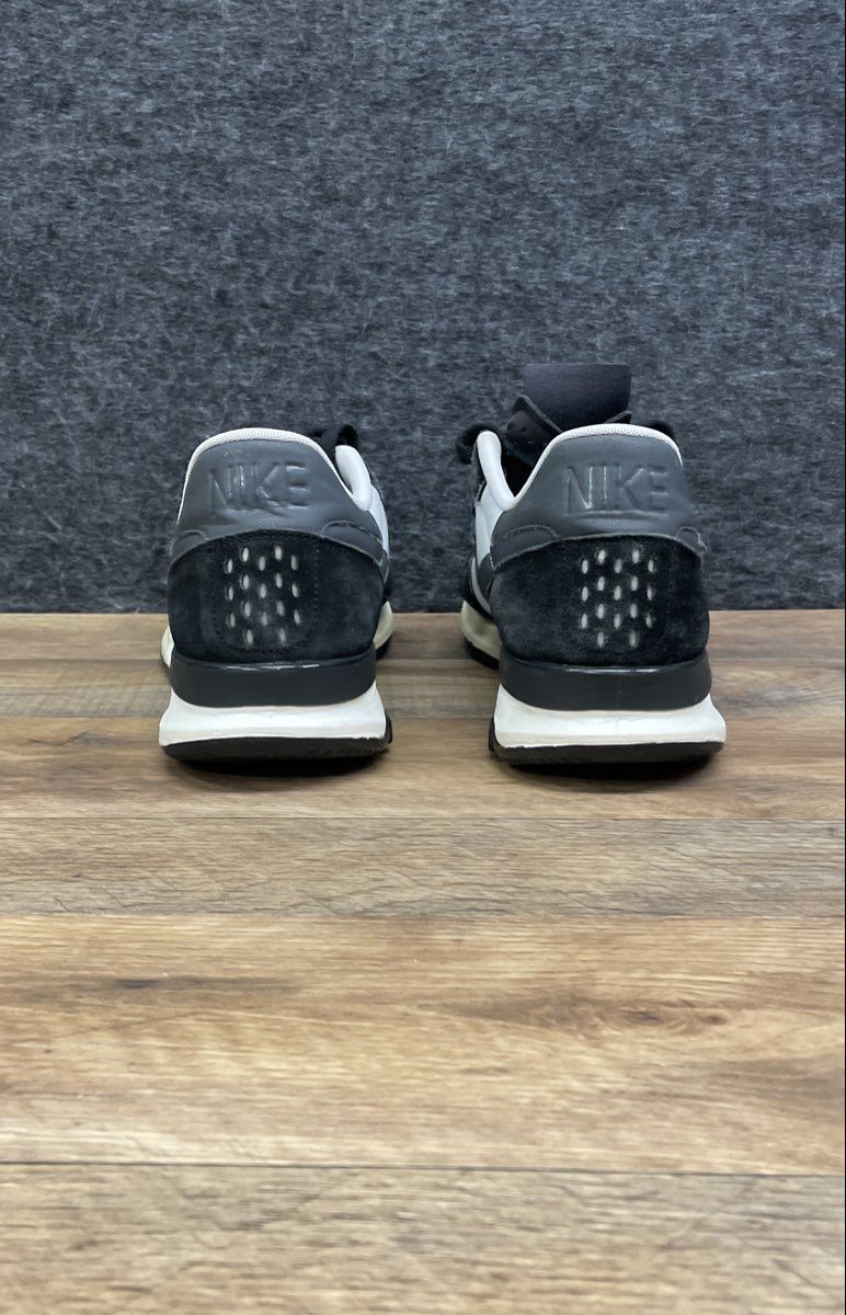 Nike Air Berwuda Black White Grey Running Sneakers Men's Size 12 555305-003