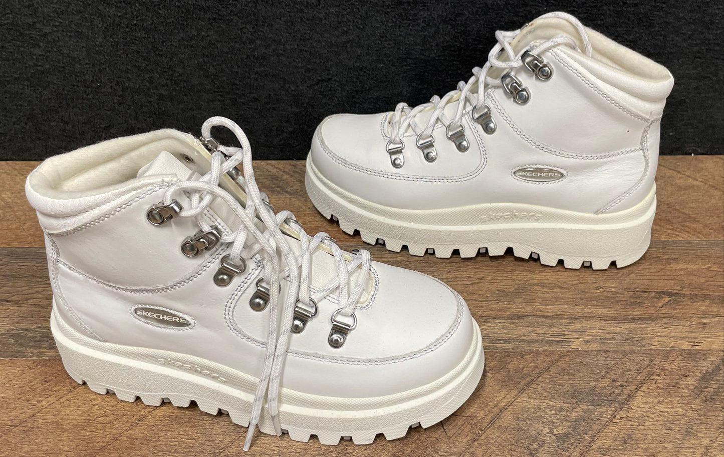 Skechers Shindigs Renegade Heart White Platform Chunky Hiker Boots Womens Size 6