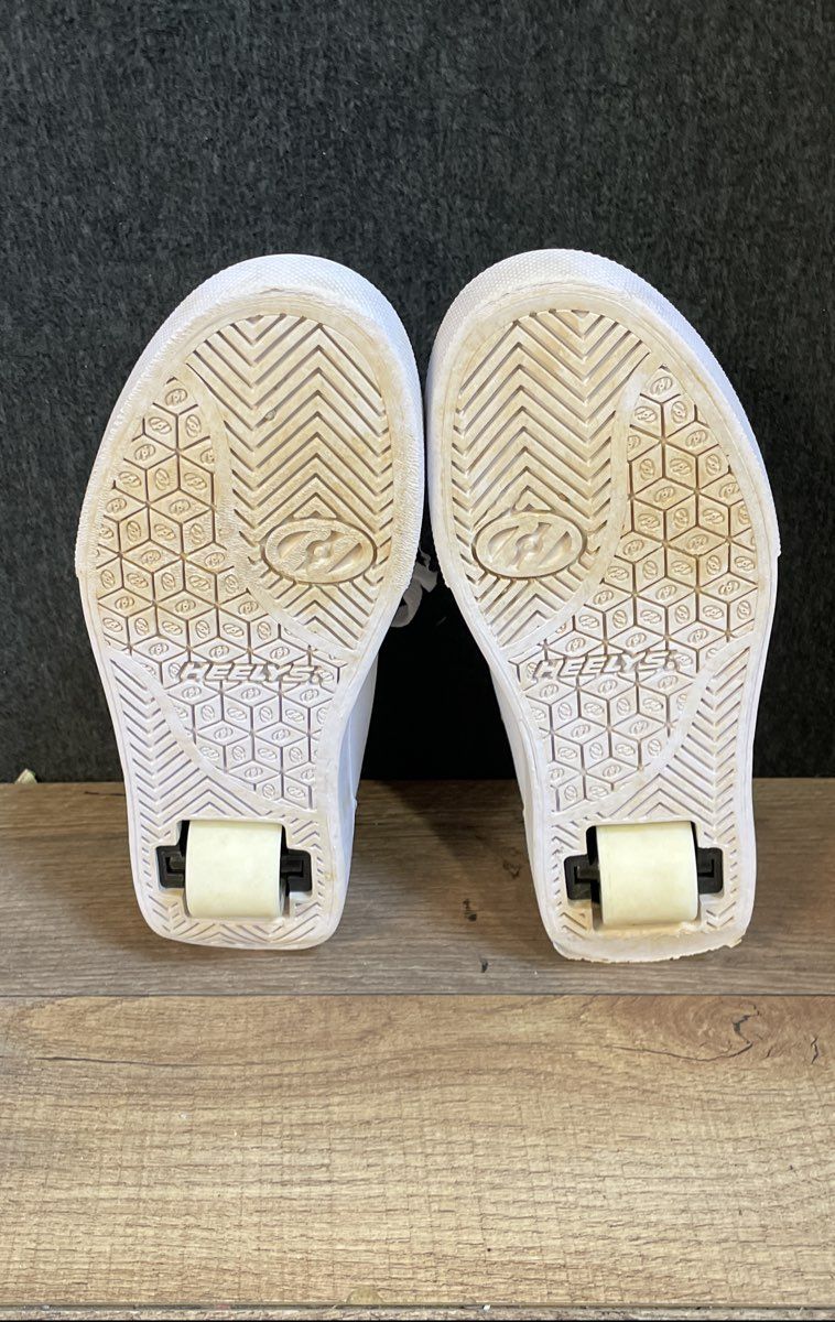 Heelys White Low Top Roller Skate Shoes with Wheels & Tool Youth Size 2Y