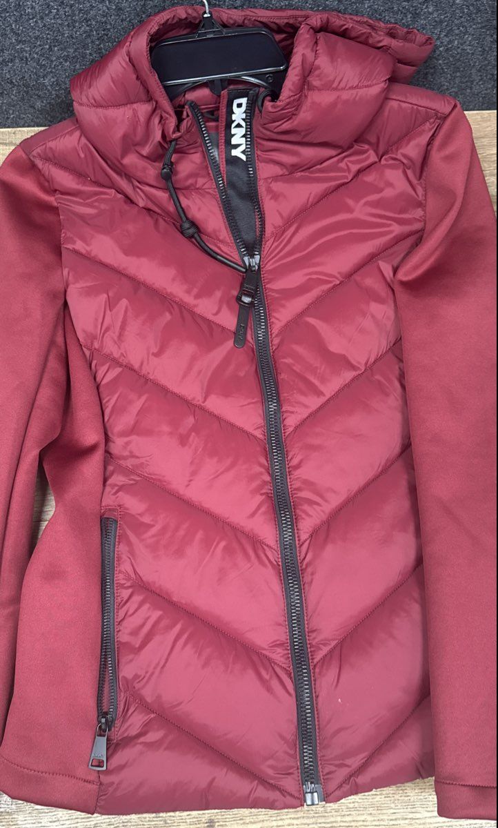 DKNY Women's Mixed-Media Hooded Puffer Jacket Burgundy Chevron Sz S