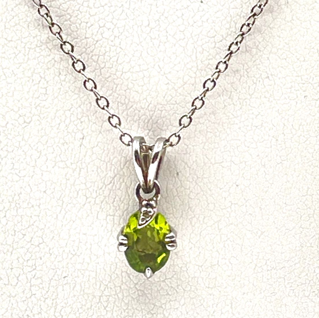 Ross Simons 925 Sterling Silver Peridot Pendant Necklace 1.9g