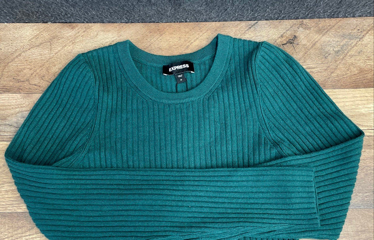 Express Women's Green Ribbed Knit Top Long Sleeve Crewneck Cropped Sz M NWT