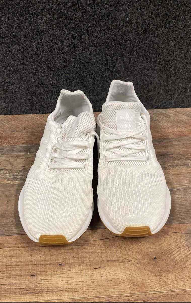 Adidas Swift Run White Gum Running Sneakers Men's Size 10.5 F35266