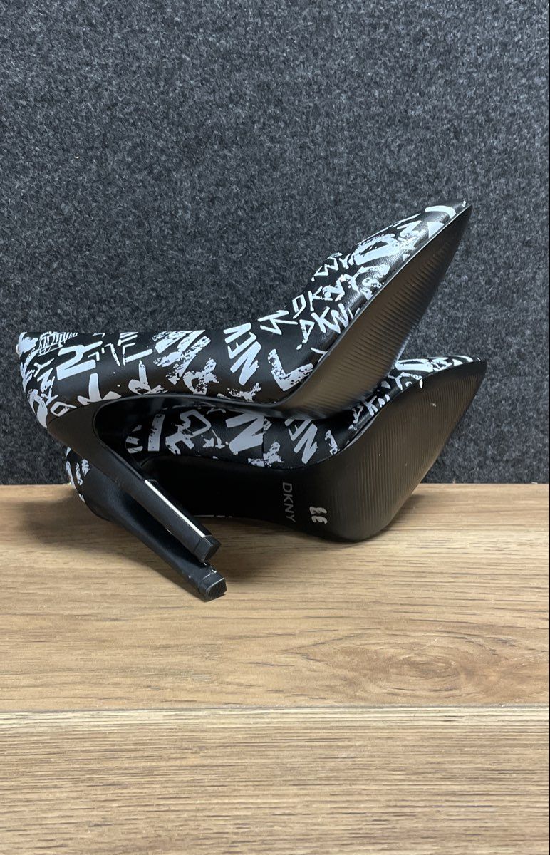 DKNY Black White Graffiti Logo Print Pointed Toe Stiletto Heel Pumps Size 7.5
