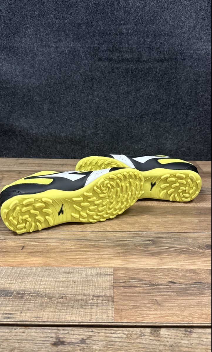 Diadora Yellow White Black Turf Soccer Shoes Women's Size 5.5 NWT