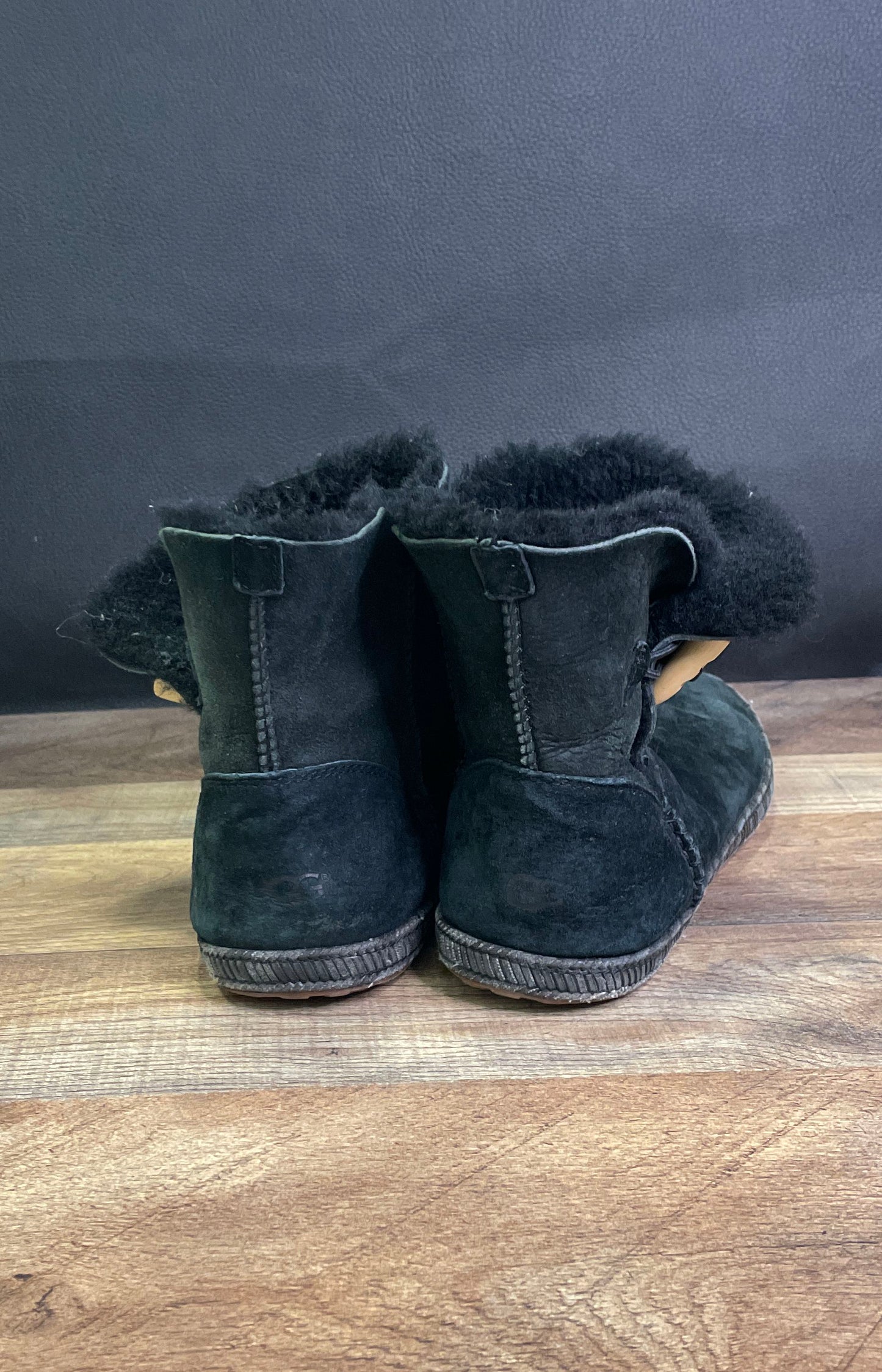 UGG Garnet Black Suede Shearling Lined Short Ankle Boots Women's Size 10