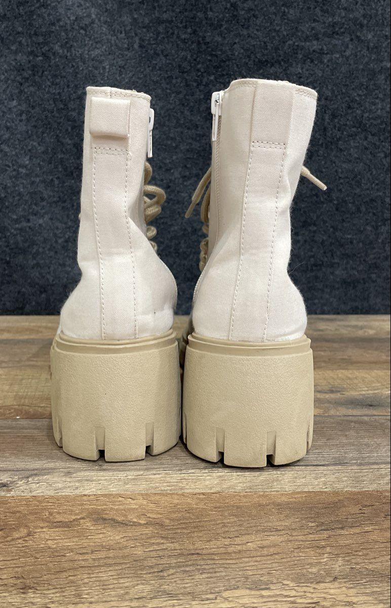 Universal Thread White Canvas Lug Sole Combat Boots Women's Size 10