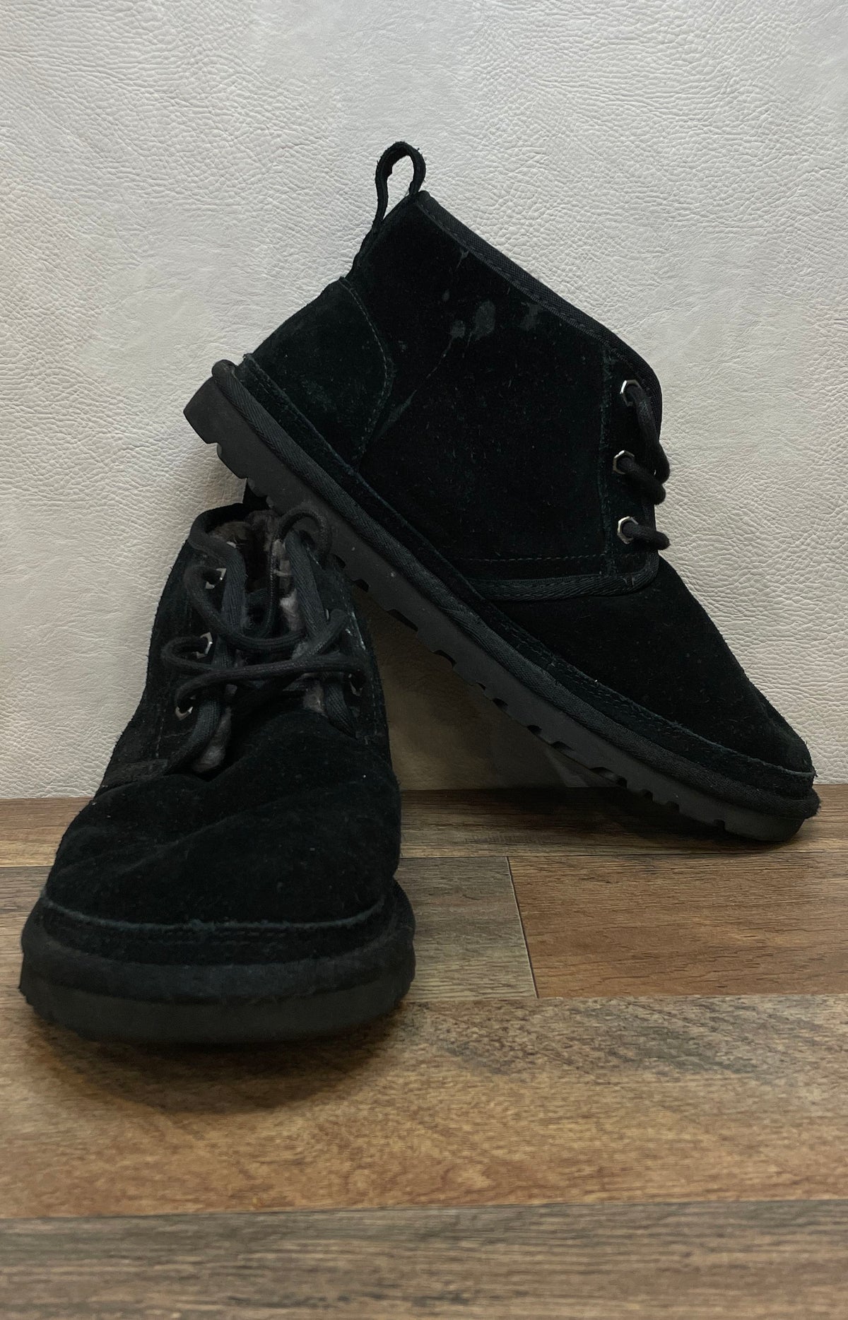 UGG Neumel Black Suede Shearling Lined Chukka Boots Men's Size 9