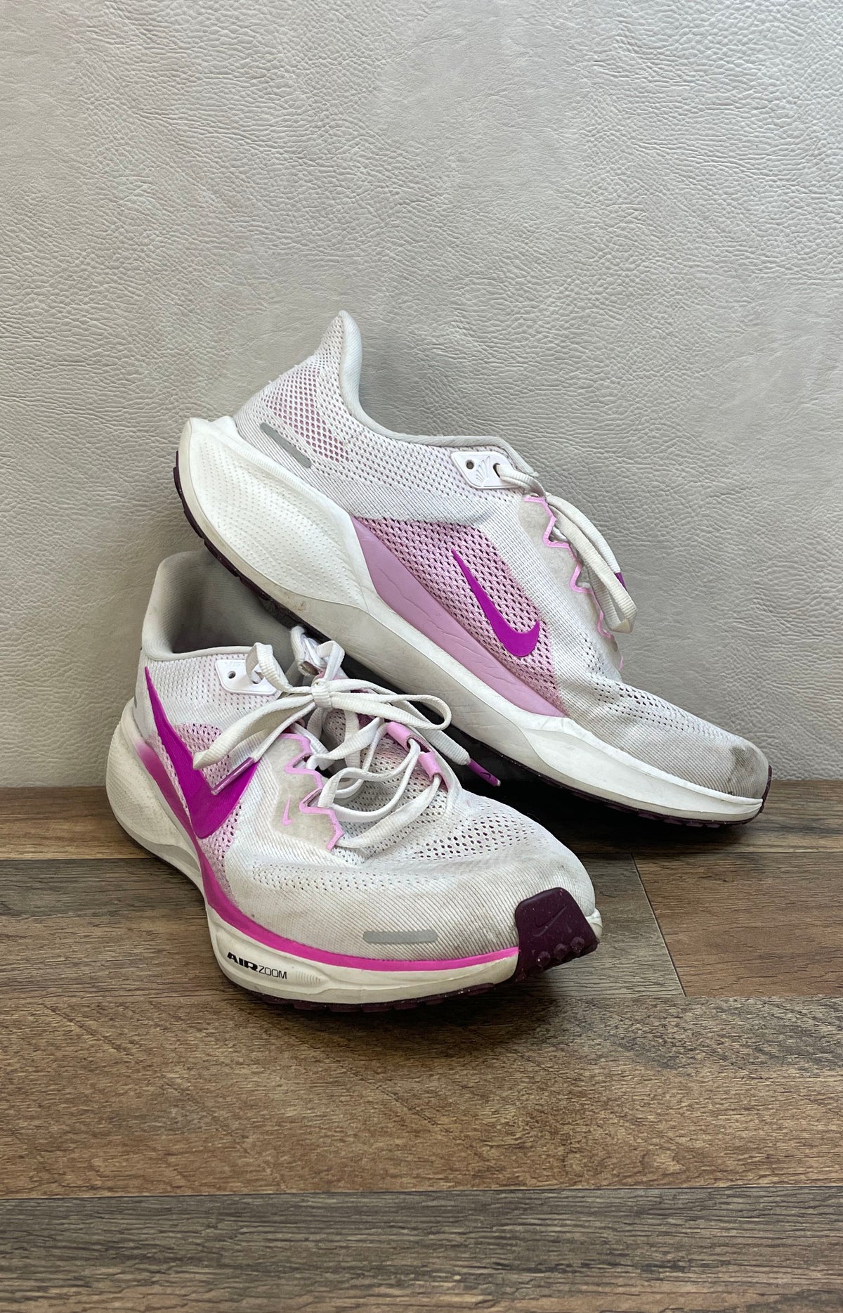 Nike Air Zoom Pegasus 40 White Purple Pink Running Shoes Women's Size 11