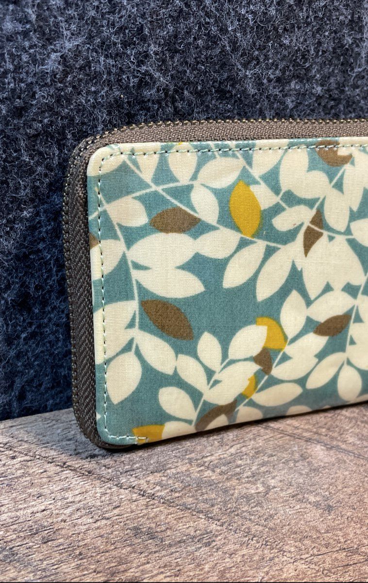 Clarks Green Floral Romancing Me Zip Around Wallet NWT