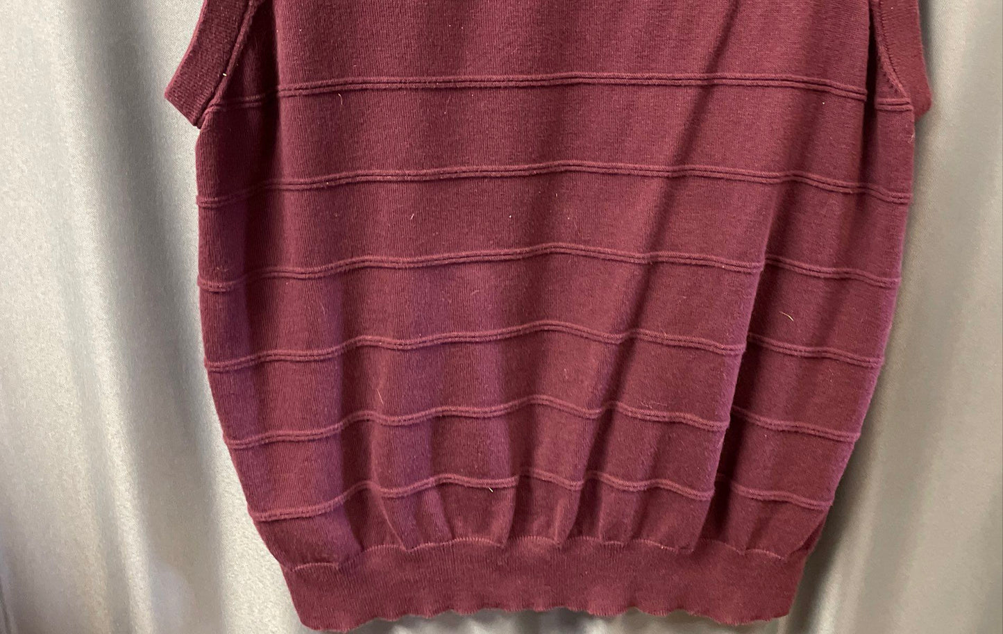 Chaps Men's V-Neck Sweater Vest Burgundy Textured Stripe Sz L
