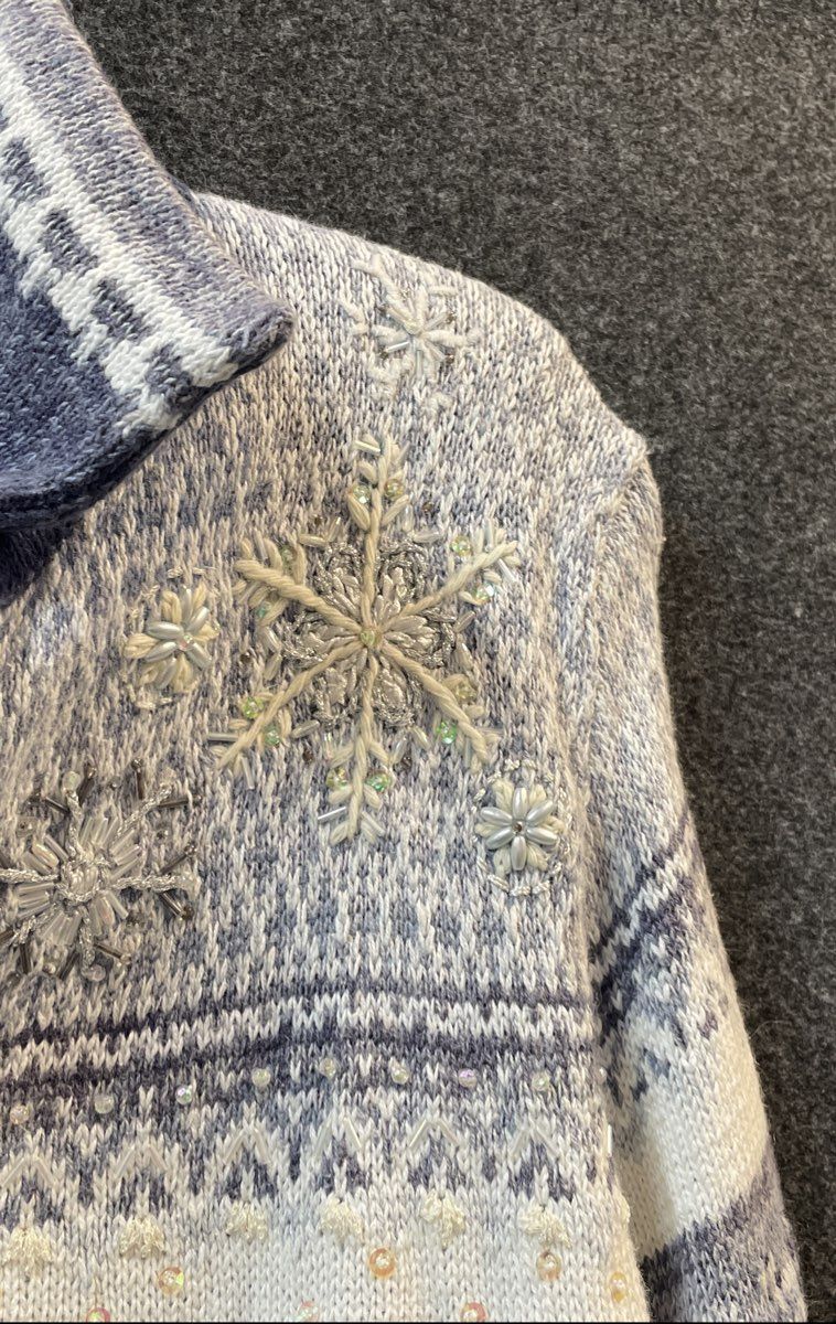 Heirloom Collectibles Women's Blue Snowflake Beaded Zip Sweater PS NWT
