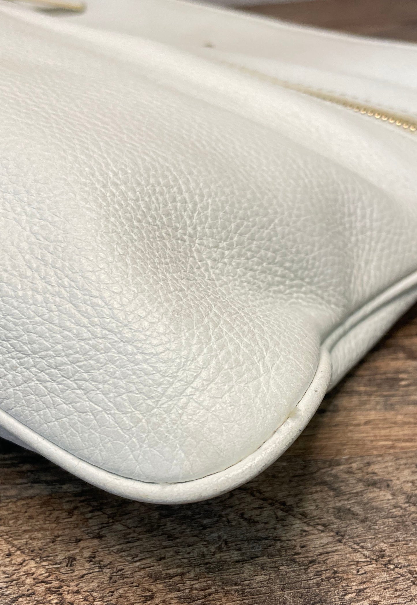 Kate Spade White Pebbled Leather Front Zip Crossbody Bag Silver Hardware