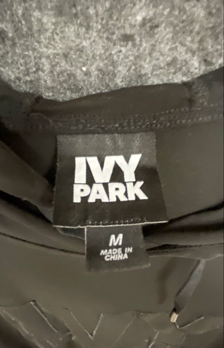 Ivy Park Women's Black Embossed Logo Lightweight Hoodie Sz M