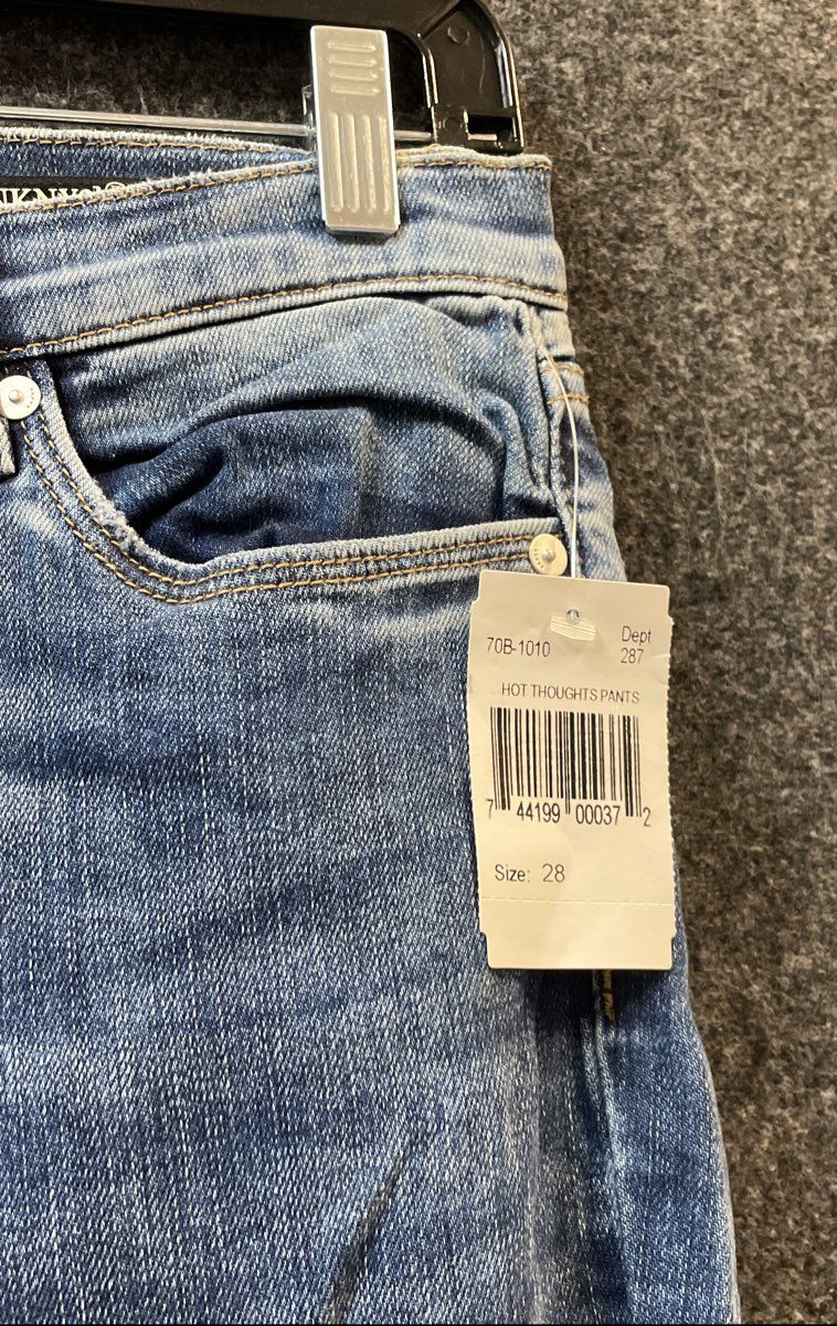 [BLANKNYC] Women's The Stanton Capri Blue Distressed Frayed Hem Jeans Sz 28 NWT