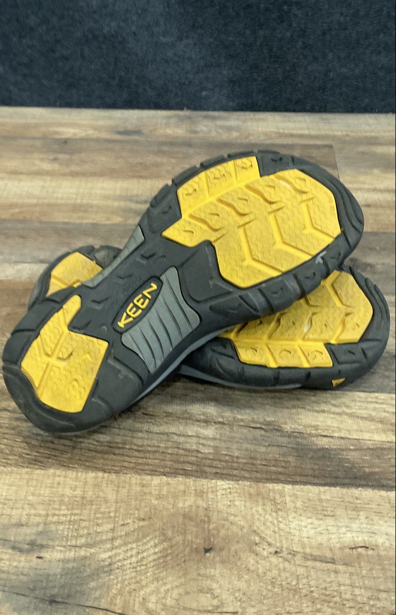 Keen Newport H2 Men's Black Grey Yellow Sport Sandals Size 7.5