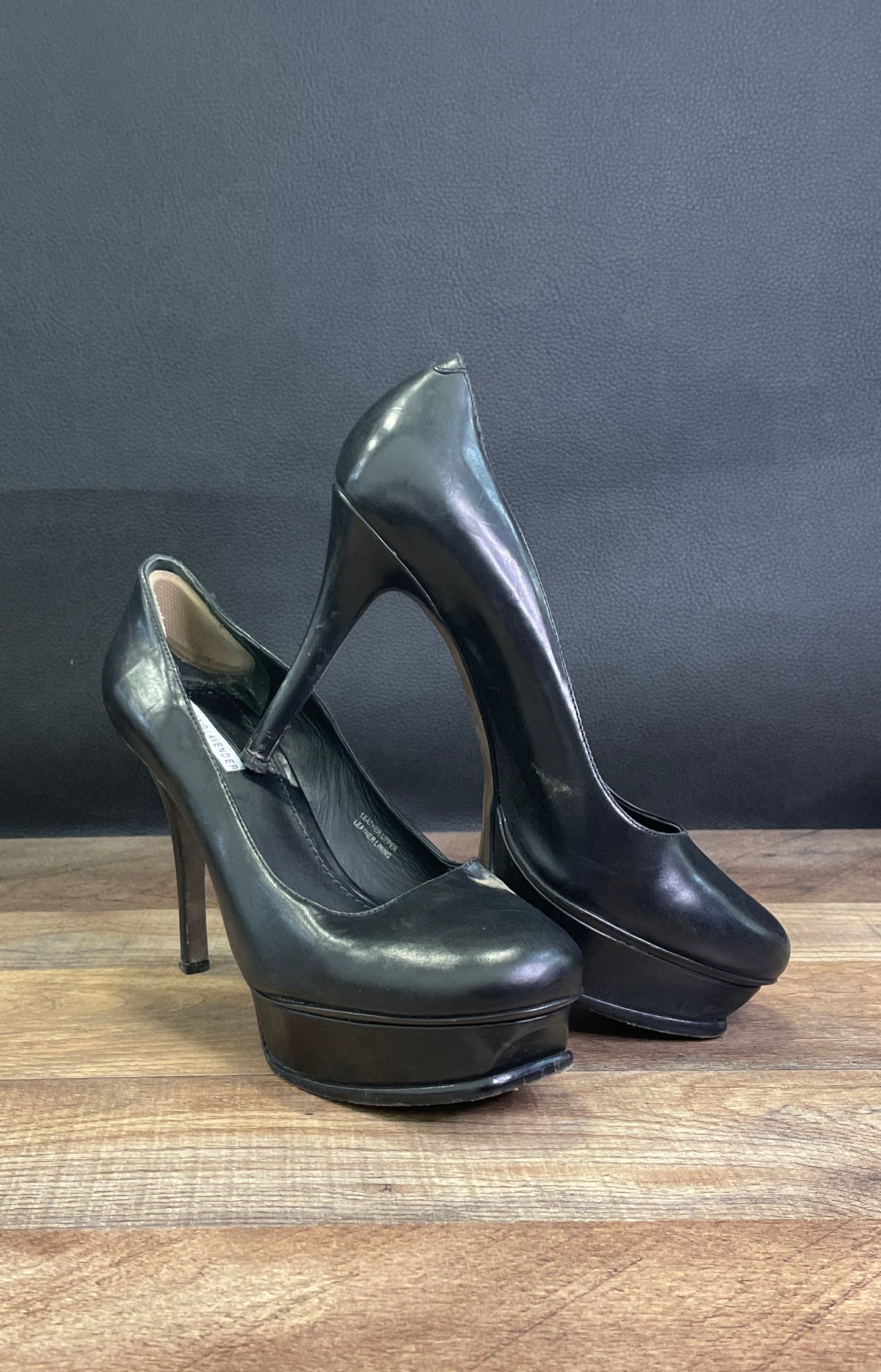 Vera Wang Lavender Black Leather Round Toe Platform Heels Women's Size 8.5M